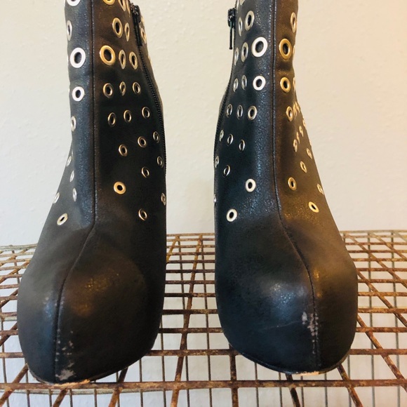 ALDO Black Rocker Grommet Ankle Boots sz 7 - Picture 4 of 7